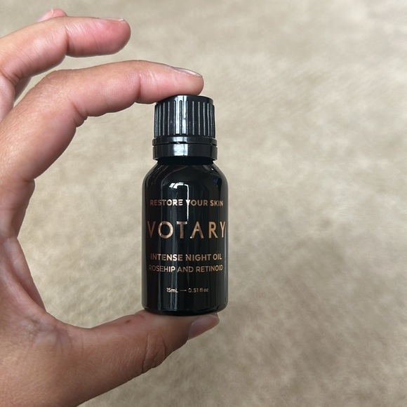 Intense Night Oil
Rosehip and Retinoid - Picture 2 of 2